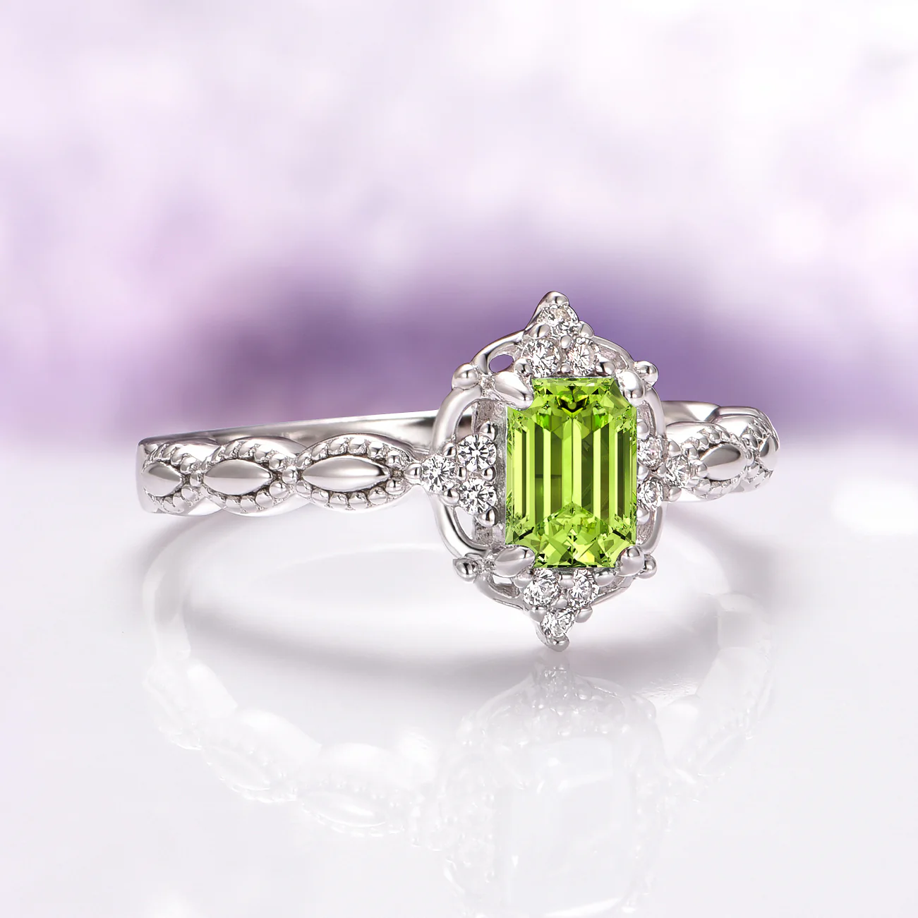 Vintage Natural Peridot Ring in Sterling Silver - Image 4