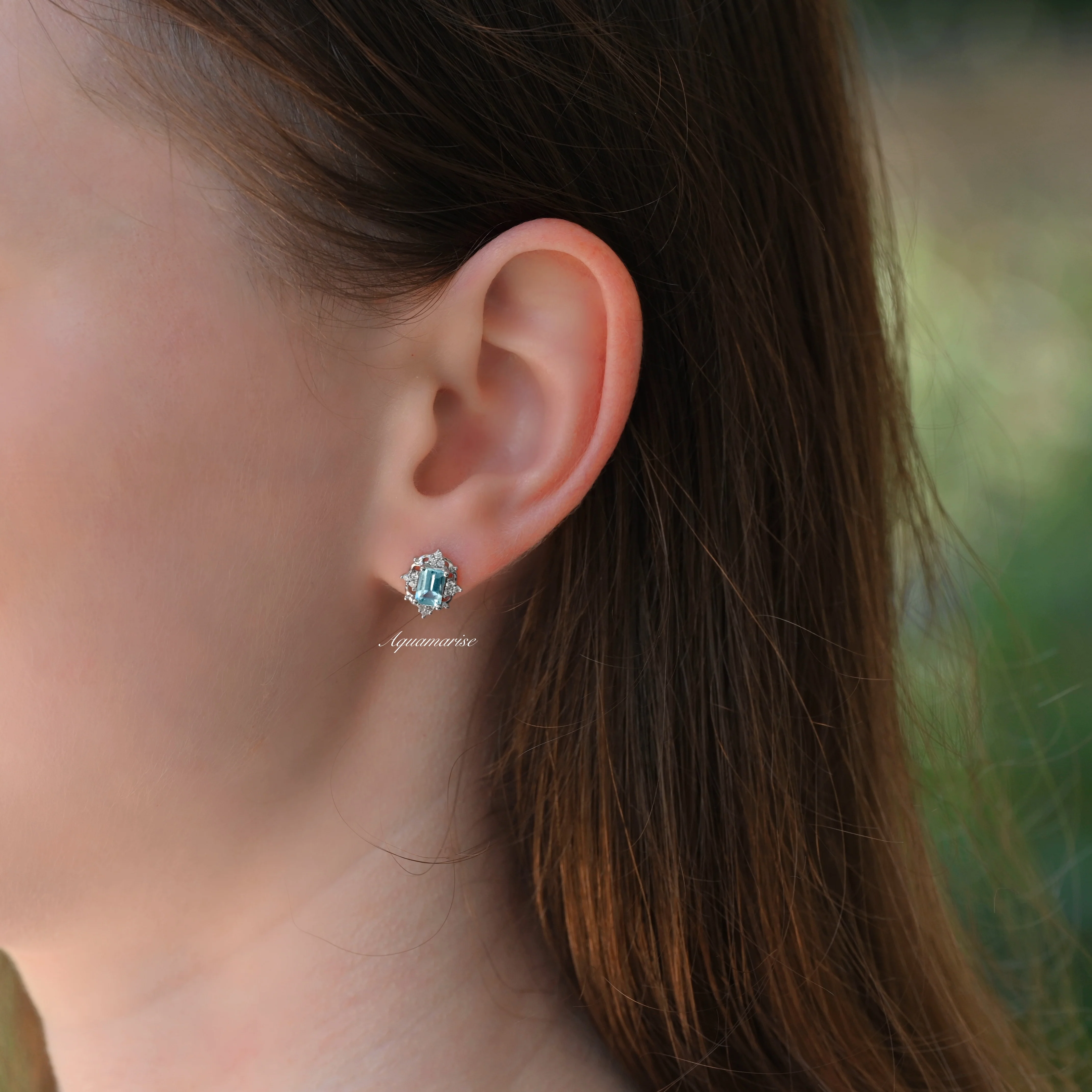 Vintage Aquamarine Stud Earrings in Sterling Silver - Image 2