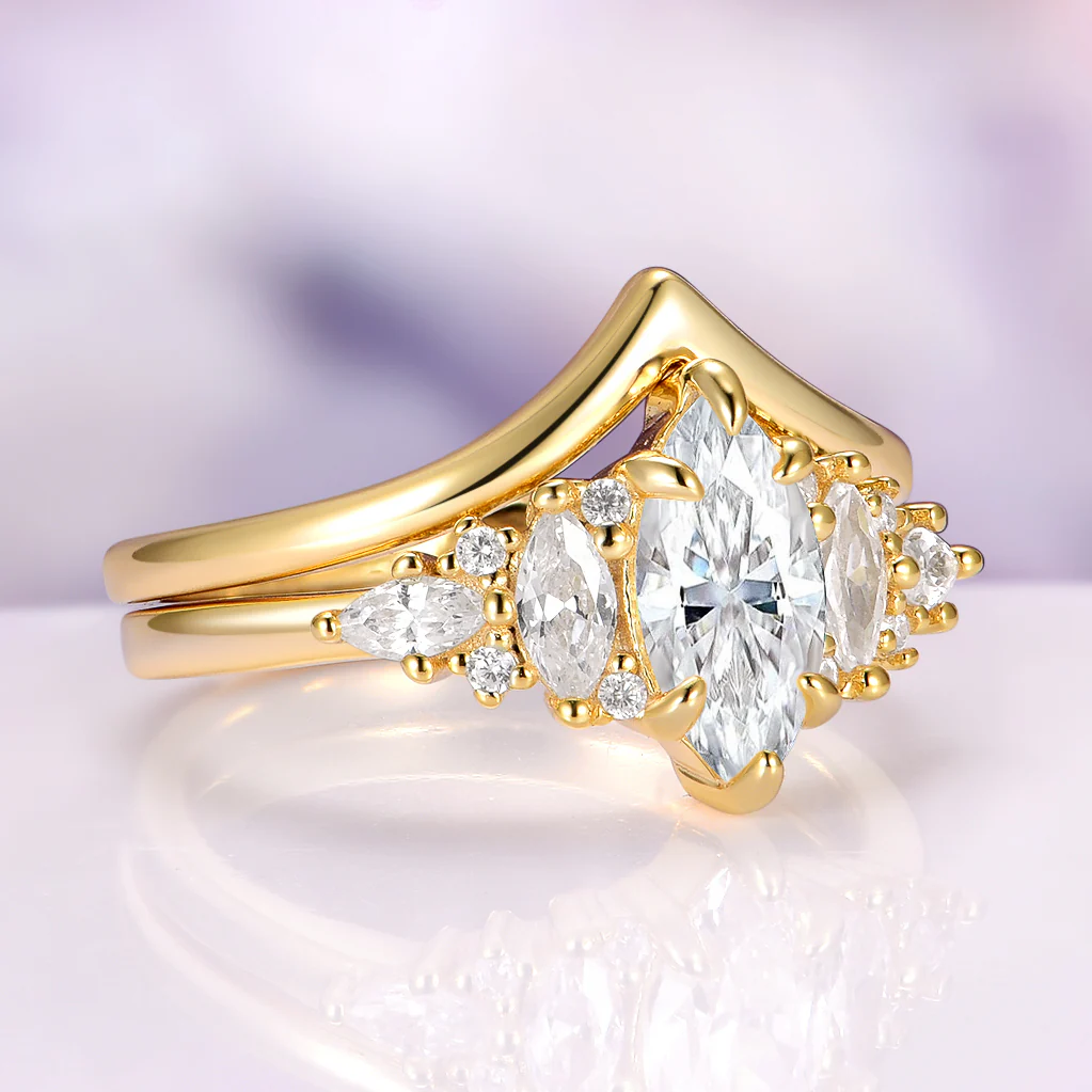Chevron Wedding Band in Solid 14K Yellow Gold - Image 3