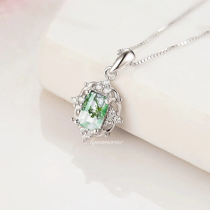 Vintage Green Moss Agate Necklace in Sterling Silver - Image 2